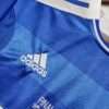 Zoom sur le logo et col du maillot vintage Chelsea Finale Ligue des Champions 2012