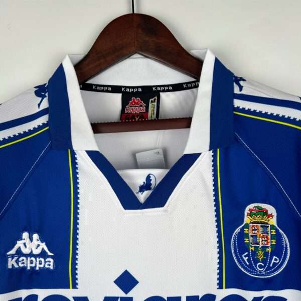 Présente le col du et les logos maillot vintage FC Porto Domicile 1997/1999