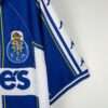 Zoom sur les logos et manche du maillot vintage FC Porto Domicile 1997/1999