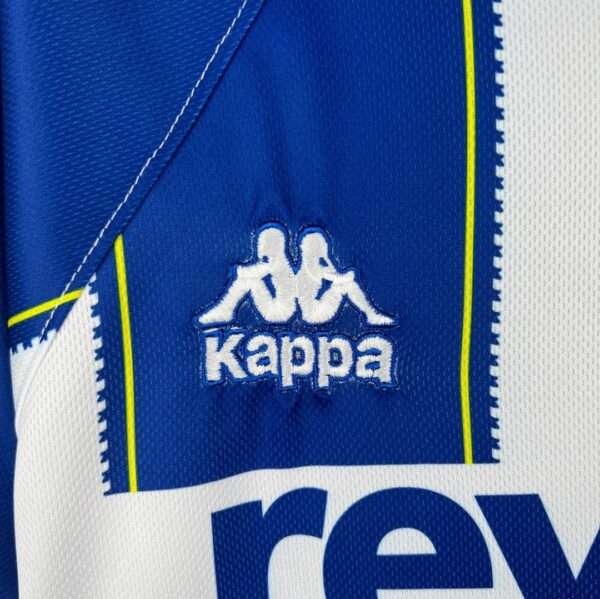 Zoom sur le logo du maillot vintage FC Porto Domicile 1997/1999