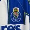 Zoom sur le logo et coutures du maillot vintage FC Porto Domicile 1997/1999