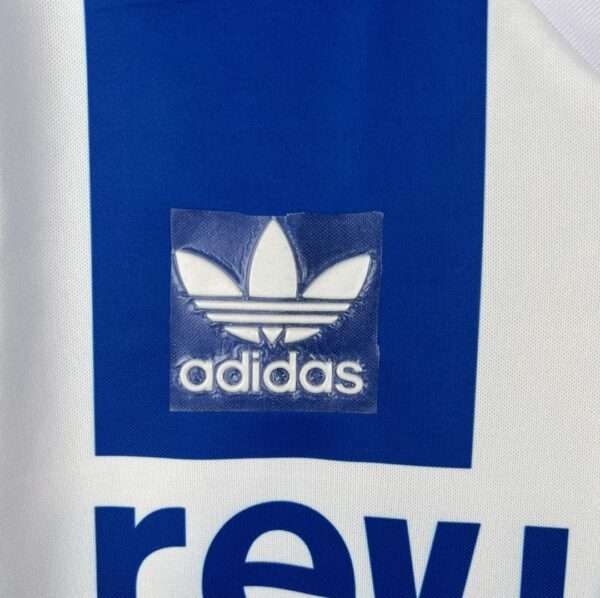 Zoom sur le logo du maillot vintage FC Porto Domicile 1990/1992