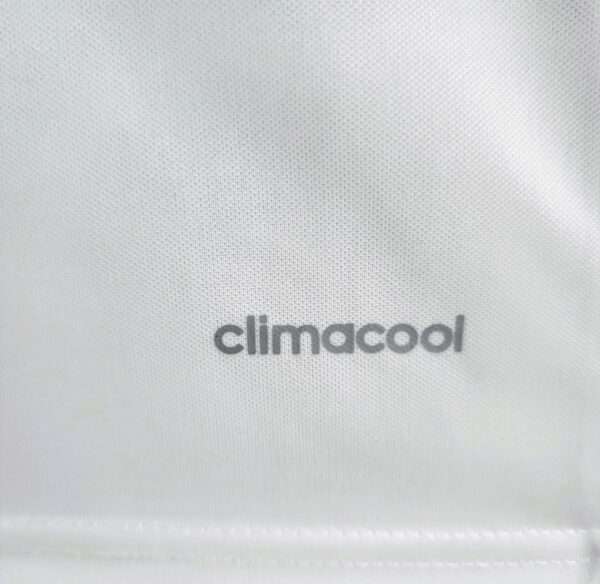 Zoom sur le logo du maillot vintage Allemagne Domicile Coupe du Monde 2014