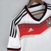 Présente la manche, col et logos du maillot vintage Allemagne Domicile Coupe du Monde 2014