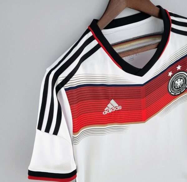 Présente la manche, col et logos du maillot vintage Allemagne Domicile Coupe du Monde 2014