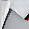 Zoom sur la manche et les coutures du maillot vintage Allemagne Domicile Coupe du Monde 2014