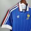 Présente la manche, col et logos du maillot vintage France Domicile Coupe du Monde 1982