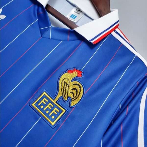 Zoom sur le logo du maillot vintage France Domicile Coupe du Monde 1982