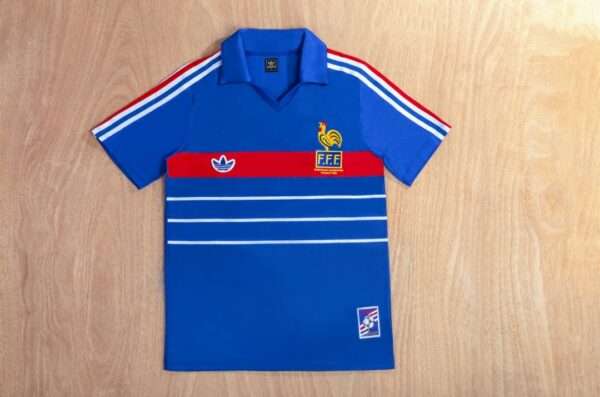Vue avant du maillot vintage France Domicile Euro 1984