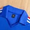 Présente le col du maillot vintage France Domicile Euro 1984