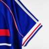 Zoom sur la manche du maillot vintage France Finale Coupe du Monde 1998