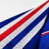 Présente la manche et col du maillot vintage France Finale Coupe du Monde 1998