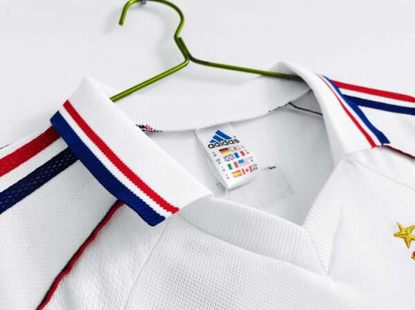 Zoom sur le col du maillot vintage France Extérieur Coupe du Monde 1998