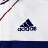 Zoom sur le logo et coutures du maillot vintage France Extérieur Coupe du Monde 1998