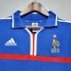 Zoom sur le col et logos du maillot vintage France Domicile Euro 2000