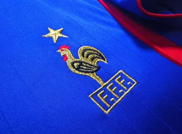 Zoom sur le logos du maillot vintage France Domicile Coupe du Monde 2006