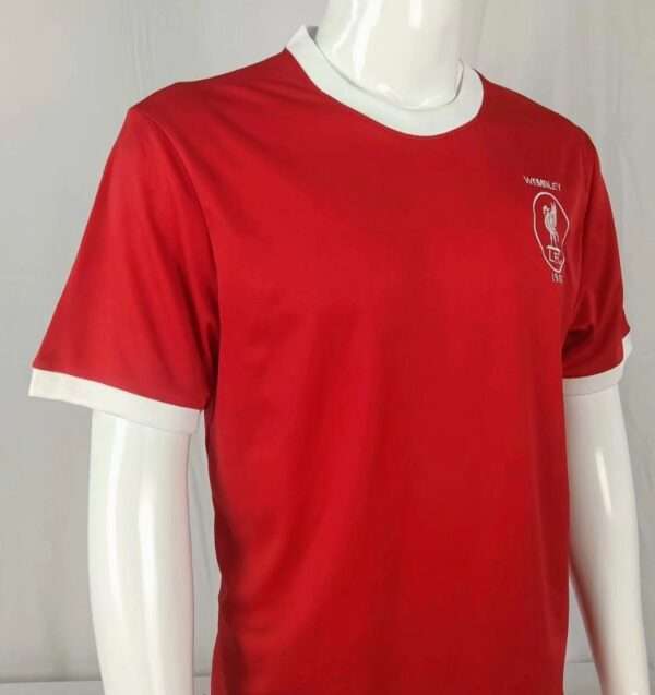 Présente la manche, col et logo du maillot vintage Liverpool Finale FA Cup 1965