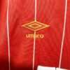 Zoom sur le logo du maillot vintage Liverpool Domicile 1982/1985