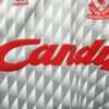 Zoom sur les logos du maillot vintage Liverpool Extérieur 1989/1991
