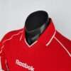 Présente le col du maillot vintage Liverpool Finale Coupe UEFA 2001