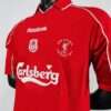 Présente la manche, col et logos du maillot vintage Liverpool Finale Coupe UEFA 2001