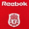 Zoom sur les logos du maillot vintage Liverpool Finale Coupe UEFA 2001
