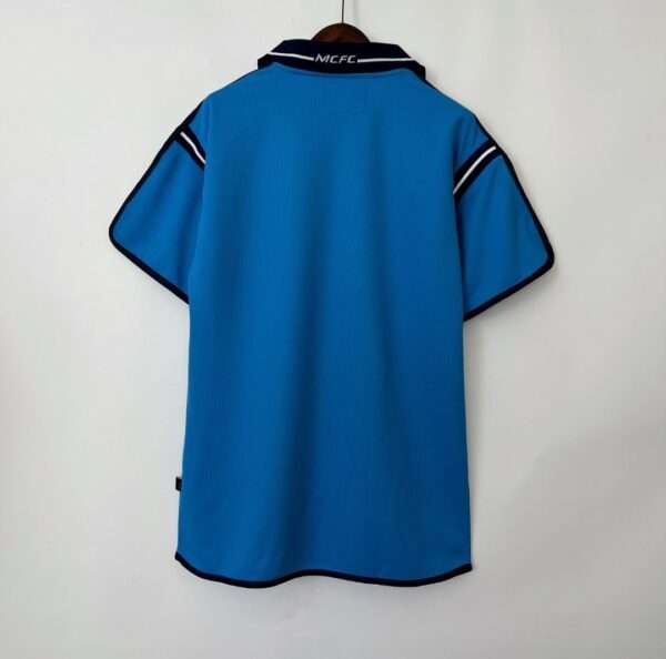 Vue arrière du maillot vintage Manchester City Domicile 2001/2002