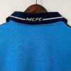 Présente le col du maillot vintage Manchester City Domicile 2001/2002