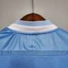 Zoom sur le col du maillot vintage Manchester City Domicile 2011/2012