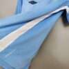 Zoom sur les coutures du maillot vintage Manchester City Domicile 2011/2012