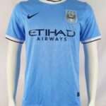 Vue avant du maillot vintage Manchester City Domicile 2013/2014
