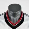 Présente le col du maillot vintage Manchester United Finale FA Cup 1983