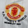 Zoom sur le logo du maillot vintage Manchester United Finale FA Cup 1983