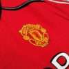 Zoom sur le logo du maillot vintage Manchester United Domicile 1998/2000