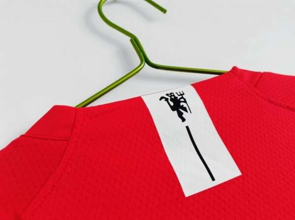 Présente le col du maillot vintage Manchester United Finale Ligue des Champions 2008