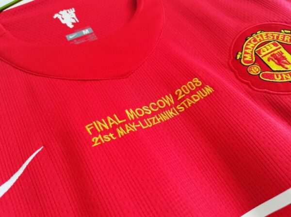 Zoom sur les logos du maillot vintage Manchester United Finale Ligue des Champions 2008