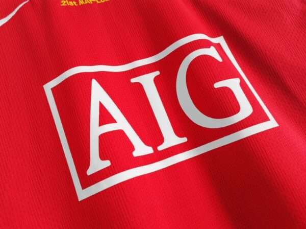 Zoom sur les logos du maillot vintage Manchester United Finale Ligue des Champions 2008