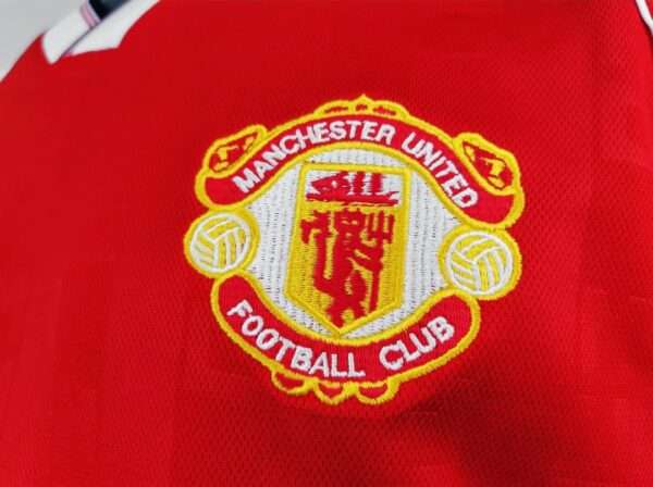 Zoom sur le logo du maillot vintage Manchester United Domicile 1988/1990