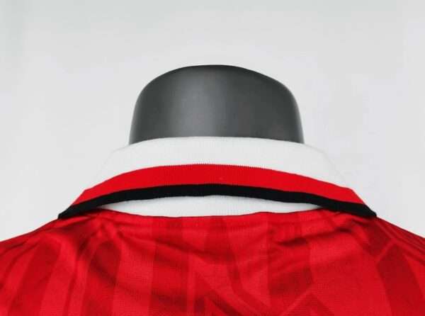 Zoom sur le col du maillot vintage Manchester United Domicile 1992/1994