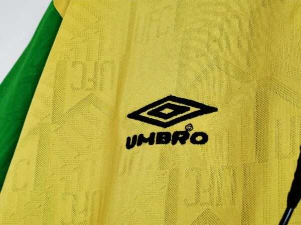 Zoom sur le logo du maillot vintage Manchester United "Troisième" 1992/1994