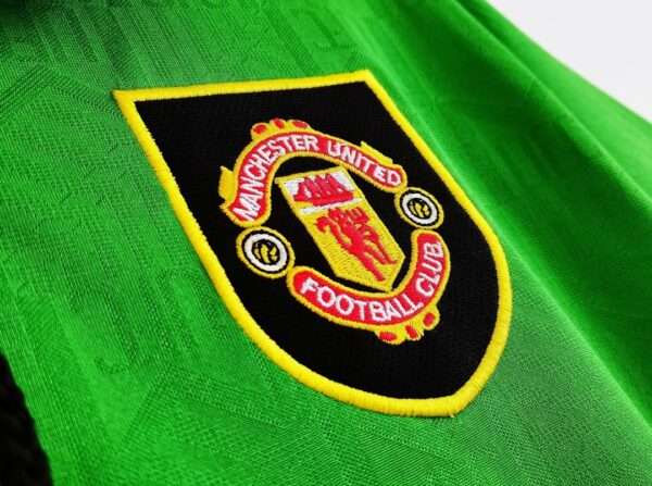 Zoom sur le logo du maillot vintage Manchester United "Troisième" 1992/1994