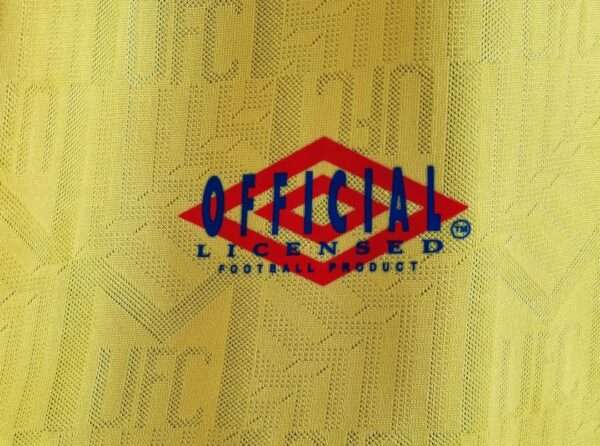 Zoom sur le logo du maillot vintage Manchester United "Troisième" 1992/1994