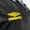 Zoom sur le logo du maillot vintage Manchester United Extérieur 1993/1994