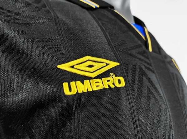 Zoom sur le logo du maillot vintage Manchester United Extérieur 1993/1994