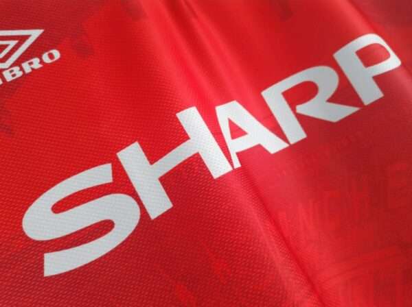 Zoom sur le logo du maillot vintage Manchester United Domicile 1994/1996
