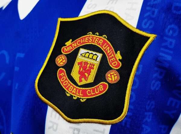 Zoom sur le logo du maillot vintage Manchester United "Troisième" 1994/1996