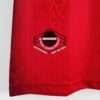Zoom sur le logo du maillot vintage Manchester United Domicile 1996/1998