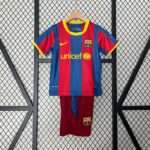 Vue avant du maillot et short vintage FC Barcelone "Enfant" Domicile 2010/2011