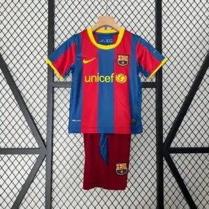Vue avant du maillot et short vintage FC Barcelone "Enfant" Domicile 2010/2011