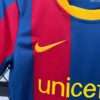 Zoom sur les logos et coutures du maillot vintage FC Barcelone "Enfant" Domicile 2010/2011